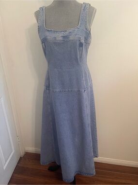 Topshop Light Blue Denim Label Detail Dress. Size 8